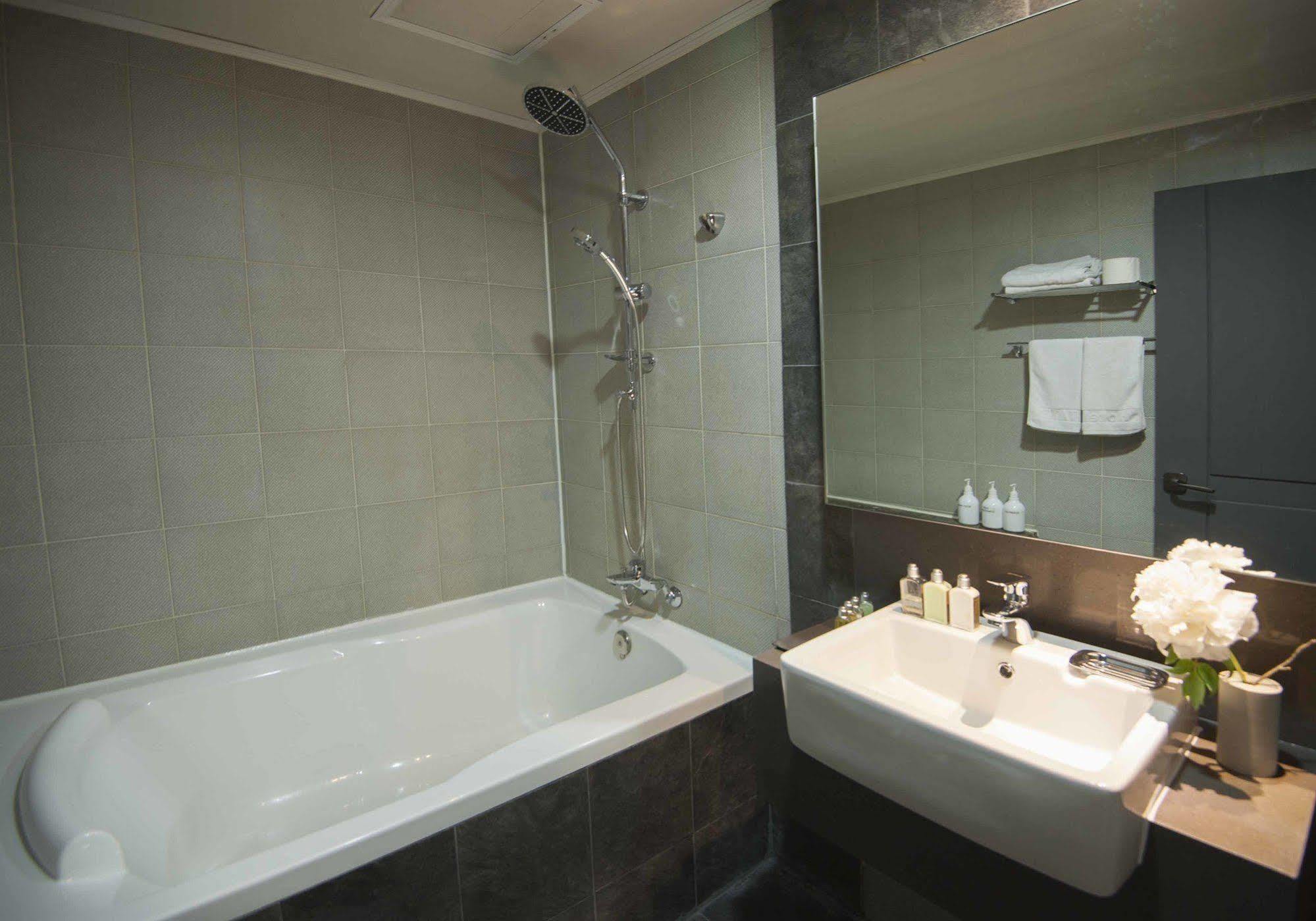 Hotel Tate Suwon Esterno foto