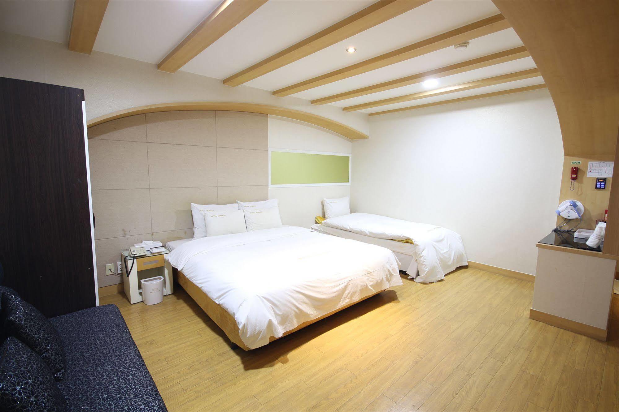 Hotel Tate Suwon Esterno foto